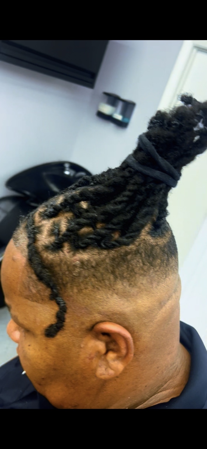 Detailed loc updo